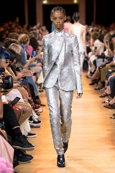 Look 10